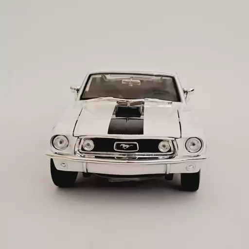 ماکت فلزی Ford Mustang GT Cobra Jet 1968  برند مایستو رنگ سفید مقیاس یک هجده طول 25 سانتی متر