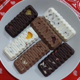 شکلات دست ساز خانگی با انواع طعمها و مغزها 100 گرمی