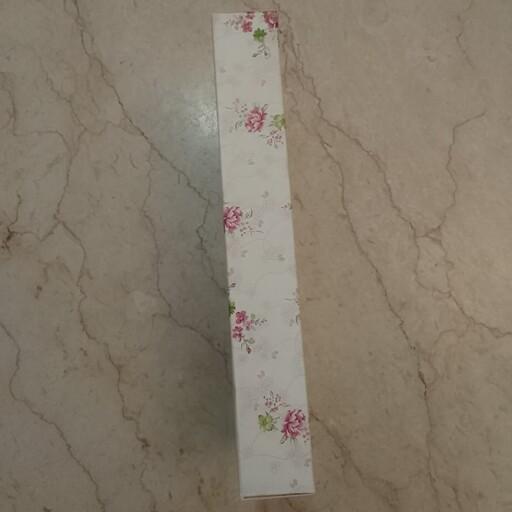 جعبه باکس کادویی هدیه گیفت مقوایی سفید صورتی گلدار گل گلی ابعاد 18در9