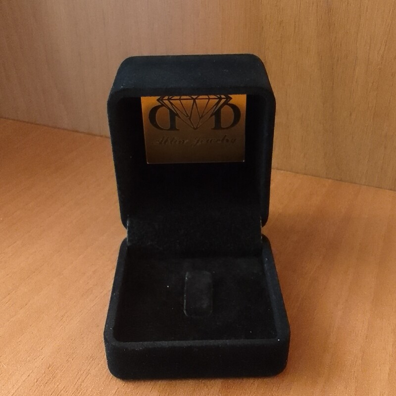 جعبه انگشتر مربع چوبی مخمل لوکس لاکچری هدیه کادویی گیفت 6در6 باکس طلا جواهرات زیورالات گوشواره انگشتر گردنبند مشکی زرشکی