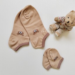 ست جوراب مادر و نوزاد شامل یک جفت جوراب بزرگسال و یک جفت جوراب نوزاد رنگ نسکافه ای 