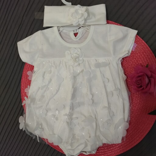 لباس نوزادی سارافون نوزادی دخترانه همراه با تل بادی زیر دکمه لباس نوزادی سایز بندی یک دو سه جنس نخ پنبه درجه یک سیسمونی 