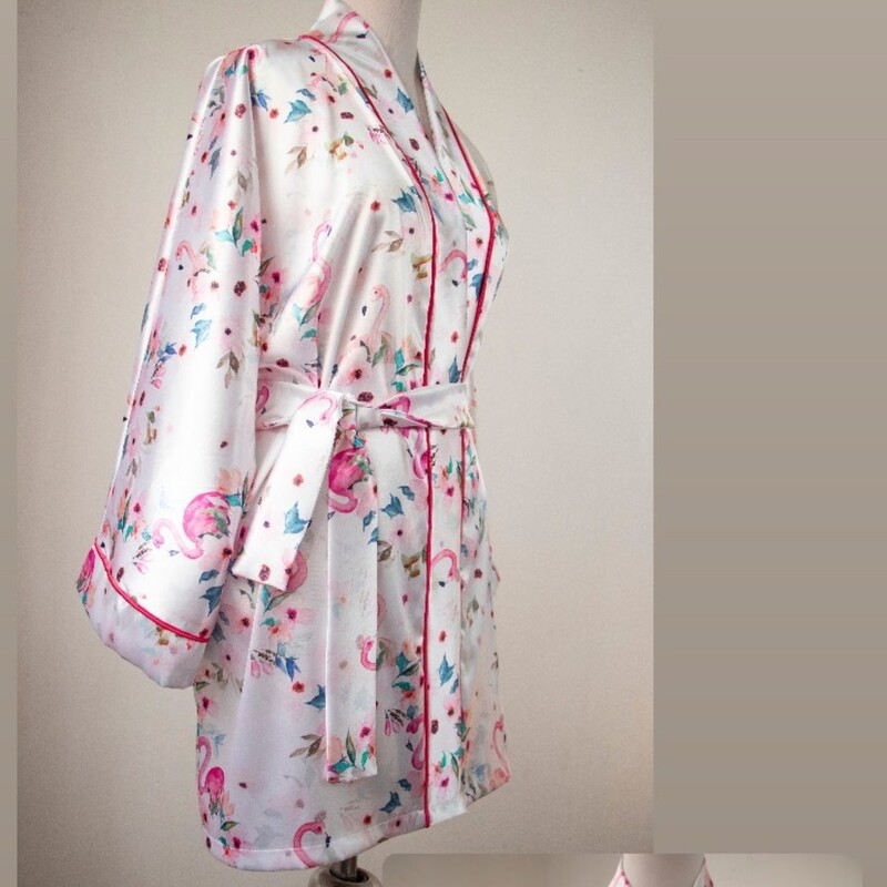 لباس خواب ساتن ابریشمی.روبدوشامبر طرح فلامینگو.سایز38تا48