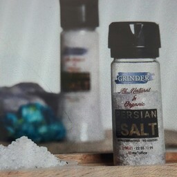 نمک آبی کمیاب ترین نمک دنیا بصورت گرانول همراه با نمک ساب دستی
