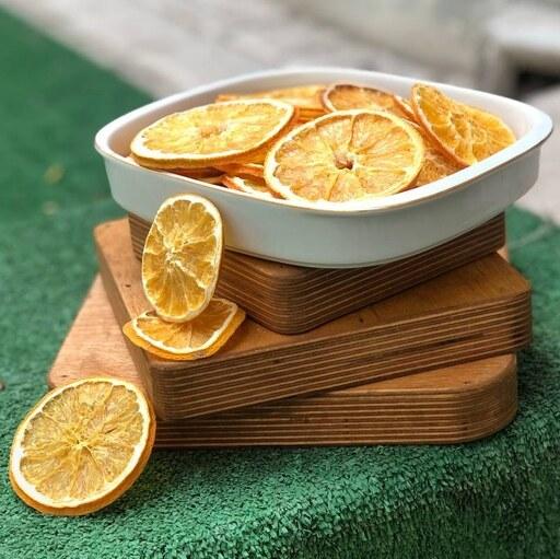 میوه خشک تهیه شده از پرتقال طبیعی و تازه  بسته های 50 ، 250 ، 500 گرمی و عمده محصول برند نوبرجان