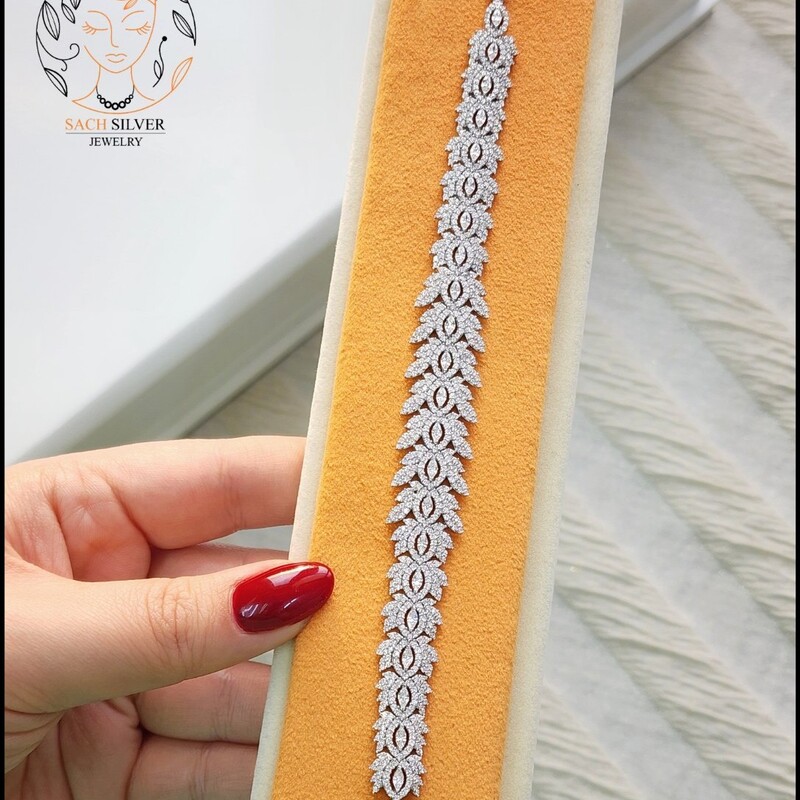 دستبند نقره زنانه نگین کاری شده طرح پرکار 925 عیار با روکش طلای سفید همراه فاکتور 