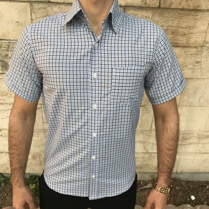 پیراهن مردانه استین کوتاه در چهار رنگ ودر چهار سایز اسمال ومدیوم ولارج وایکس لارج جنس تترون بدون ابرفت یقه نرم  کد 126