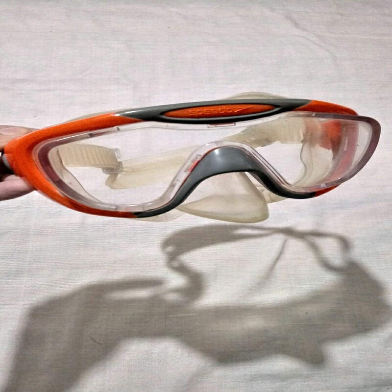 عینک  بزرگ مناسب شنا یا پرواز یا کاربردهای دیگه با بند ژله ای کشی و کمربندی و با  محافظ بینی و بدون نوذ هوا و آب 