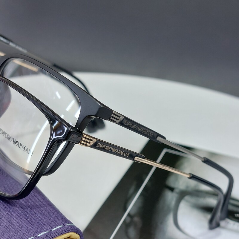 عینک فریم طبی مردانه برند امپریو آرمانی سلیقه آقایون شیک پسند فوق العاده صورتخور و با کیفیت در دو رنگ مشکی مات و براق 