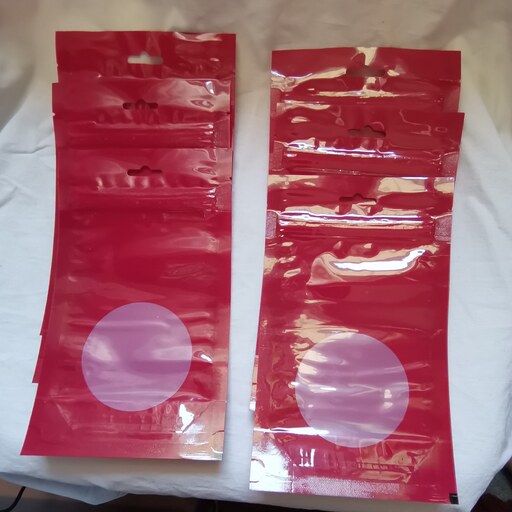پاکت هدیه با کیفیت برای بسته بندی و پک . قرمز رنگ  از جنس پلاستیک. محکم و زیبا