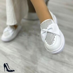 کفش زنانه ونس دو پاپیون خوش پا ارسال رایگان سایز بندی 37 تا 40 رنگ بندی مشکی سفید مدل سوزنی دبل  