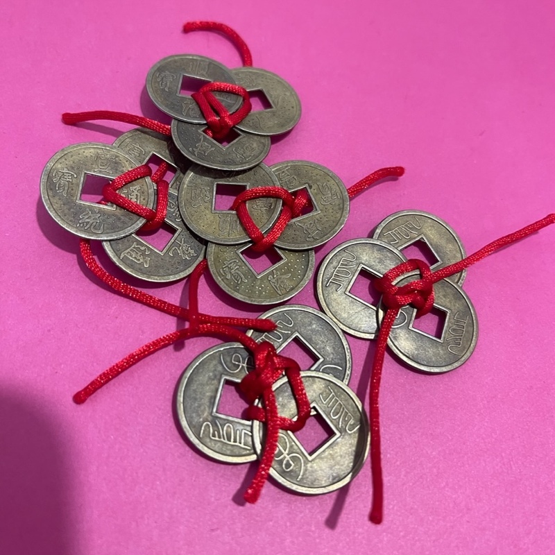 سکه ایچینگ برنجی وارداتی 3 تایی با گره بی نهایت قرمز