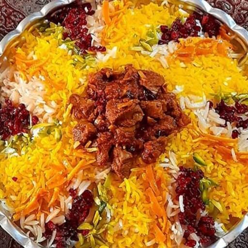 قیمه نثار پرملات همراه باگوشت و زعفران مغز بادام و پسته  و زرشک فراوان  با برنج ایرانی 