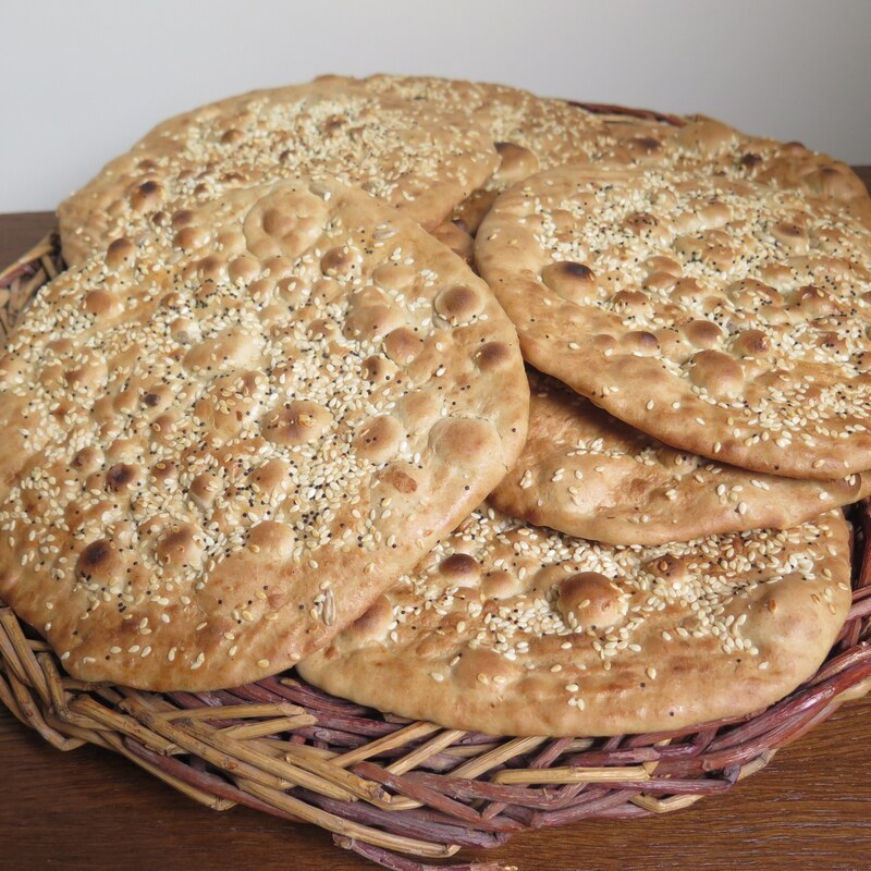 نان فتیر سنتی و محلی پر کنجد سوغات اراک (روستای ساروق )2کیلویی 
