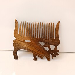 شانه چوبی دستساز چوب گردو دندانه متوسط مدل گوزن