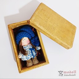 عروسک روسی 13 سانتیمتری دختر دارای باکس چوبی در دار دستساز  سرچرخشی دارای دست متحرک  کد04