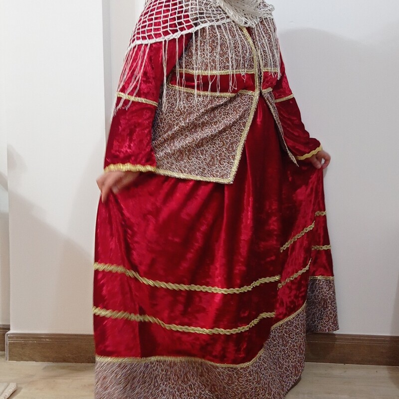 لباس سنتی ترکی و قجری مخمل دخترانه و زنانه جذاب همراه سربند یا کلاه سکه دوزی شده 