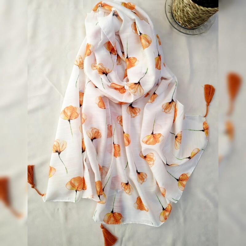 شال نخی بهاره طرح گل منگوله دار زمینه سفید گل نارنجی ارسال رایگان 