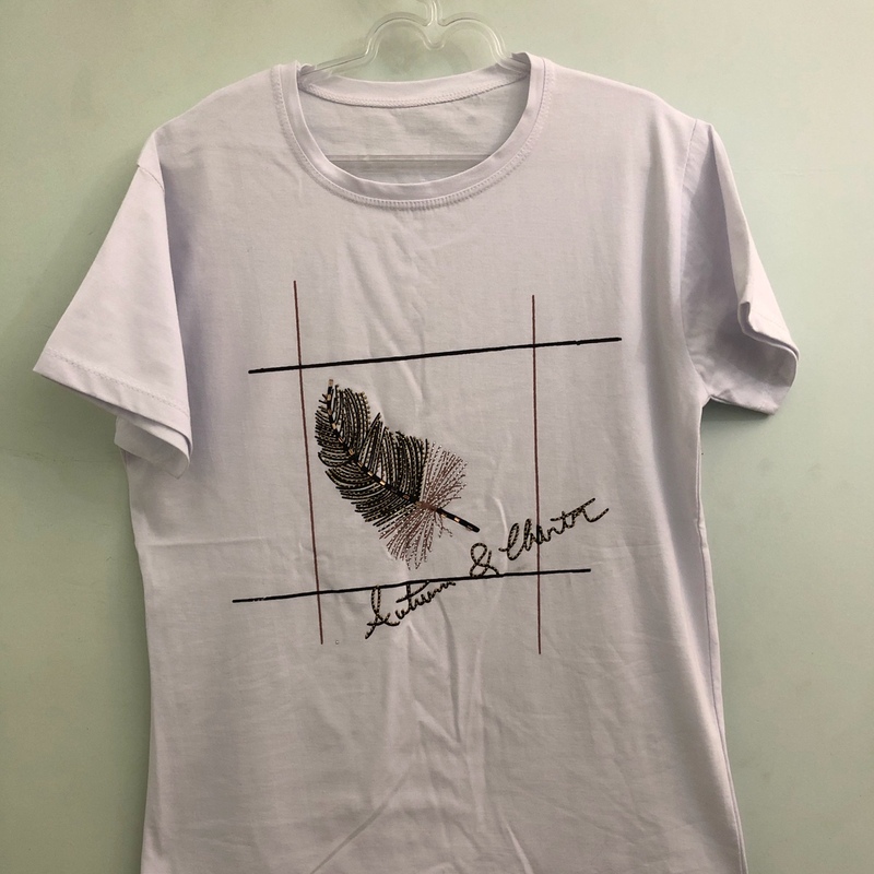 تی شرت طرح برگ در دورنگ سفید و مشکی      