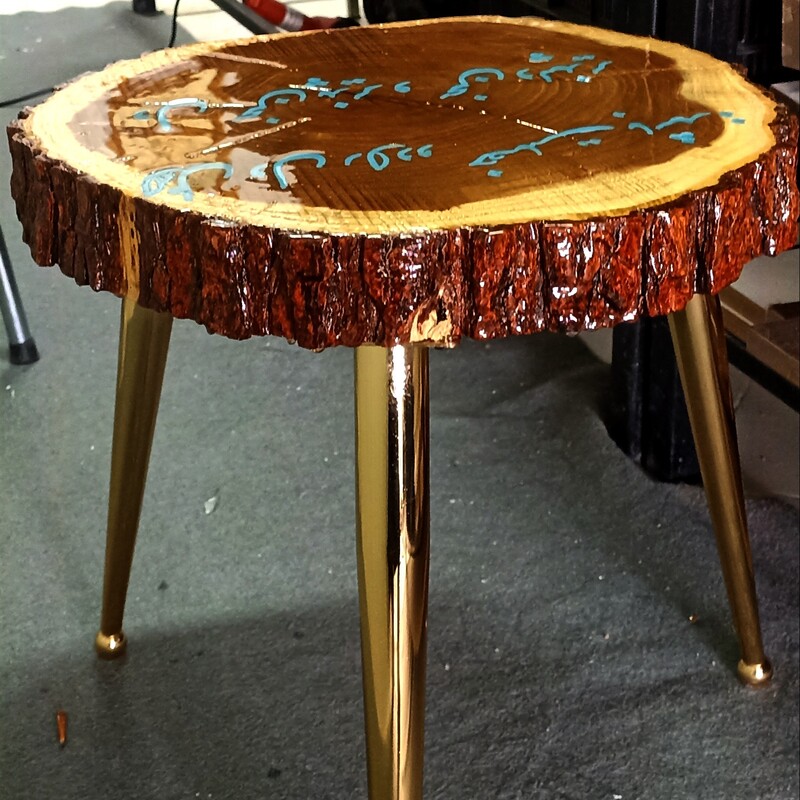 میز  پذیرایی عاشقانه دو نفره چوب-رزین (چوب  توت رزین کاری شده و متن CNC شده و پایه های با کیفیت بالا)
