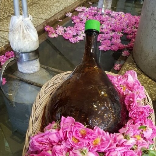 2لیتر گلاب سفارشی با کیفیت 27 محصولی از قمصر کاشان (سنتی تولید خانگی)
