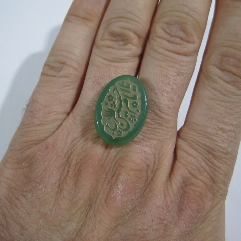 کتیبه عقیق اصل و معدنی سبز دارای حکاکی برجسته یا امام حسین
