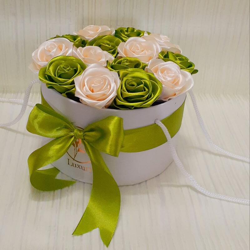 باکس گل رز روبانی سبز نباتی