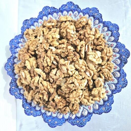 مغز گردوی ایرانی سفید اعلا (250 گرم) ظرف مستطیلی کریستالی 
