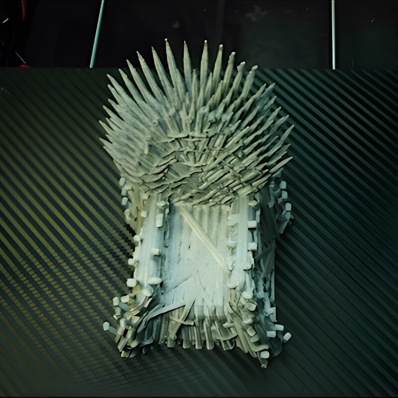 مجسمه و ماکت تخت آهنین سریال گیم آف ترونز( Game of Thrones ) با طراحی دقیق و رنگ بندی متنوع