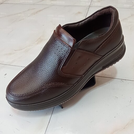 کفش چرم طبیعی مردانه کلاسیک.سایز 40 تا44،رنگ قهوه ای و مشکی.ارسال رایگان