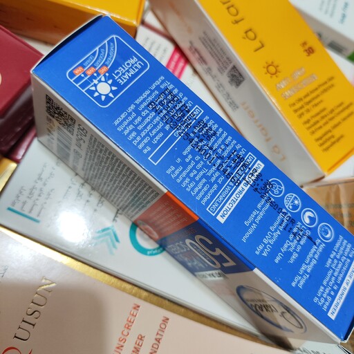 کرم ضد آفتاب رنگی مناسب پوست های خشک، نرمال و حساس Spf50 حجم 50 میل پیکسل،بژطبیعی