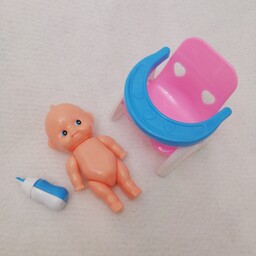 عروسک نوزاد مفصلی بهمراه صندلی کودک و شیشه شیر 