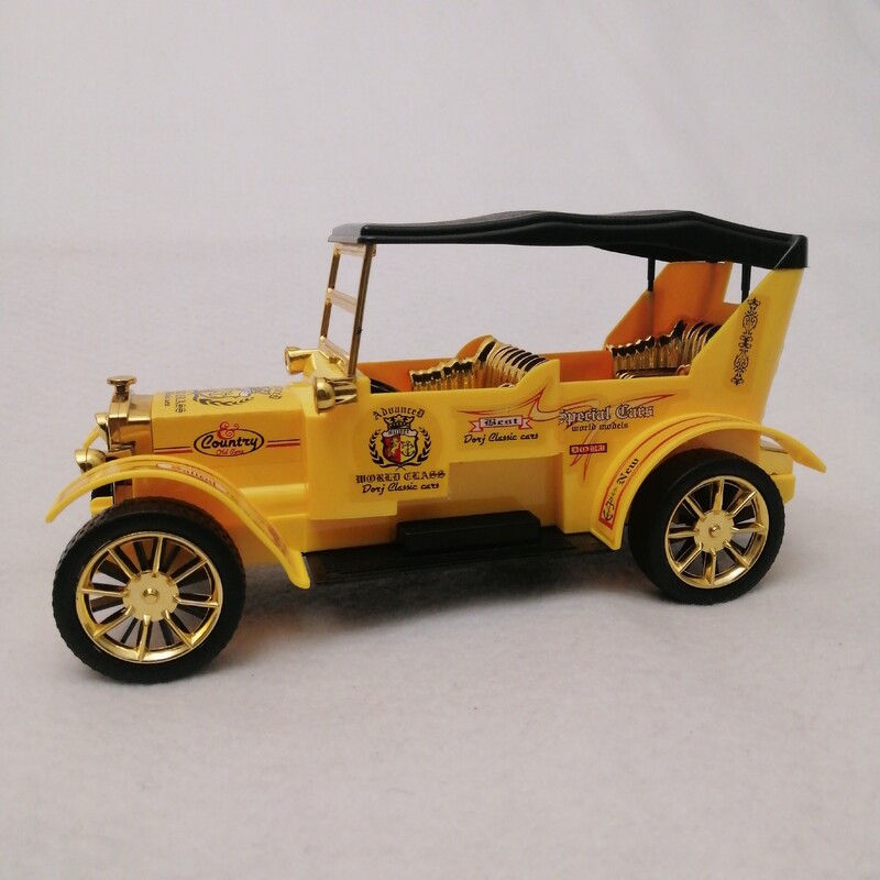 ماشین کلاسیک الدزمبیل قدرتی درج توی وکیوم رنگ زرد اسباب بازی 