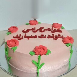 کیک تولد دخترانه خامه ای با شکوفه های رز