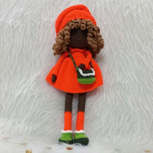 عروسک بافتنی دخترک موفرفری (دستبافت)