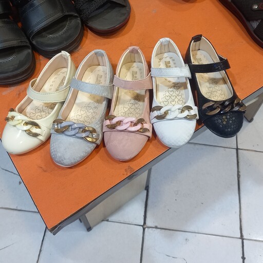کفش دخترانه مجلسی زنجیر دار در چند رنگ مختلف سایز های  30تا 35 