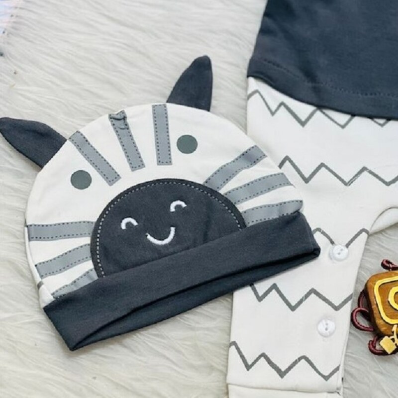 لباس نوزادی و سرهمی نوزاد با کلاه طرح HELLOO گربه ای (جنس درجه 1)