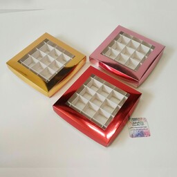 جعبه شکلات و آجیل 18ونیم در 18 ونیم سانت با ارتفاع 3 سانت دارای 25خانه بدنه و تقسیم سفید درب متالایز