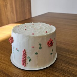 کیک تولدخامه ای با گل صورتی مینی کیک500گرمی
