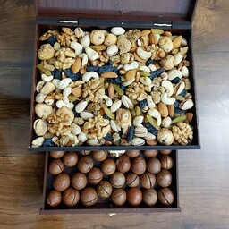 جعبه آجیل هدیه لوکس به همراه 1100 گرم آجیل شیرین و ماکادمیا و هدیه رایگان (باکس هدیه) 