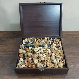جعبه آجیل هدیه لوکس به همراه 1200 گرم آجیل شیرین لوکس (باکس هدیه ) آجیل و خشکبار روناس 