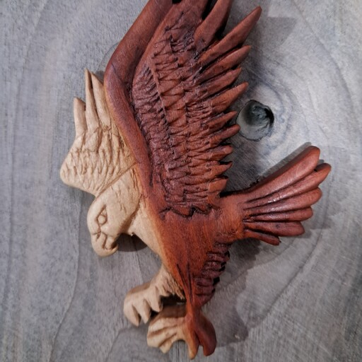 گردنبند چوبی طرح  عقاب با چوب عناب  قابل تبدیل به جا کلیدی یا آویز ماشین 