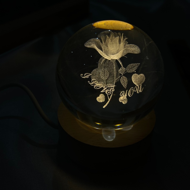 چراغ خواب گوی کریستالی طرح گل و قلب همراه با کابل usb