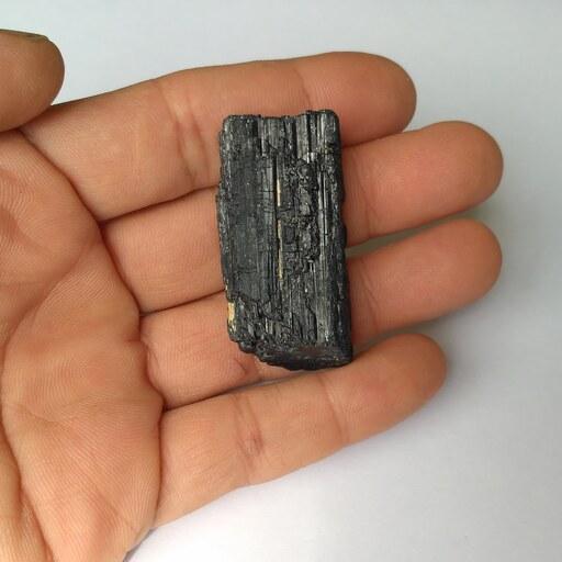 سنگ تورمالین سیاه  معدنی به وزن36 گرم (کد1247)