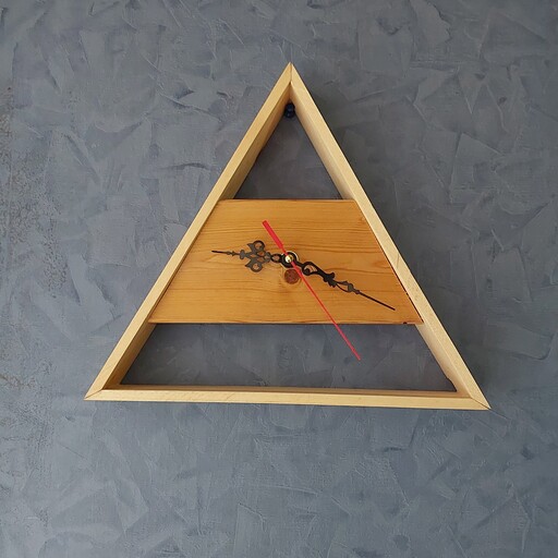 ساعت دیواری چوبی مثلثی 30 سانتی از مجموعه محصولات چوبی هورتاش (پس کرایه) 