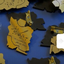 گیفت سنجاق سینه نقشه ایران طلایی مناسب هدیه به دانش آموزان برای یادگاری پایان سال پک 100 عددی.حکاکی دلخواه