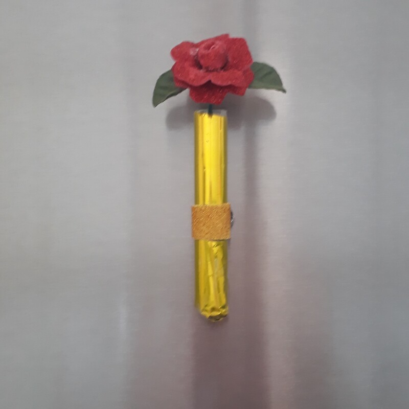 مگنت فانتزی گل رز ساخته شده از فوم اکلیلی ولوله آزمایش شیشه ای 