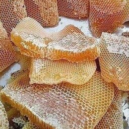 عسل چهل گیاه با موم شاهین 500 گرم  ساکارز 2 تقریبی درصد ( به همراه کارت ضمانت )