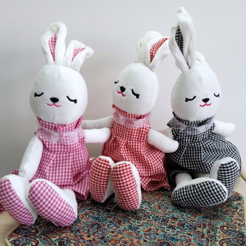 عروسک خرگوش پارچه ای لباس چهارخونه
