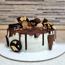 کیک تولد با تزئین شکلات